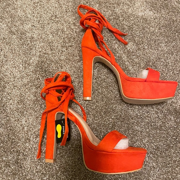 Fashion nova size 10 strapped heels - Picture 3 of 3